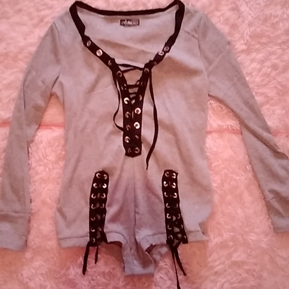 LACE UP ROMPER - Picture 2 of 2